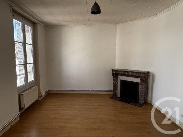 Location Appartement 3 pièces 80m² COULOMMIERS 77120
