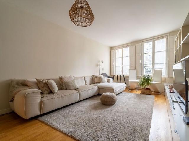 Location Appartement 3 pièces 80m² PARIS 2ème