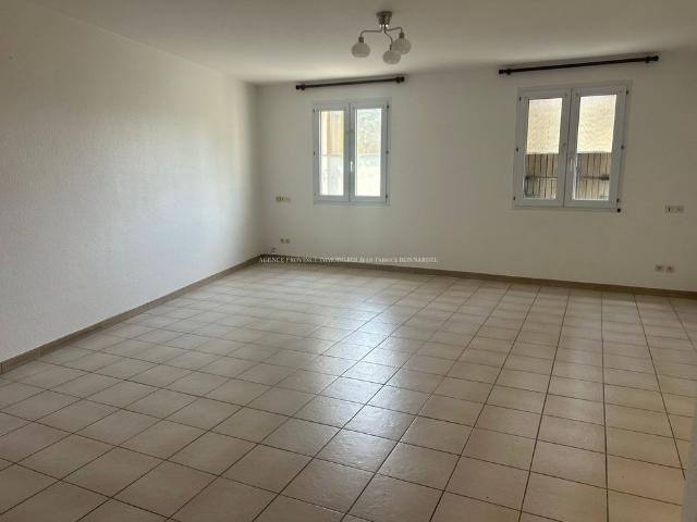 Location Appartement 3 pièces 80m² VALREAS 84600