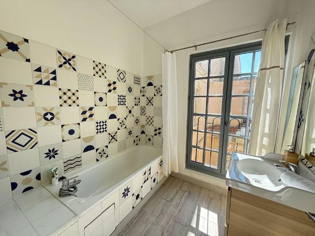 Location appartement 3 pièces, 81.24m², Nîmes