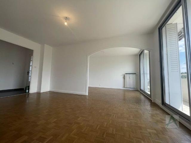 Location Appartement 3 pièces 82m² CHAMBERY 73000
