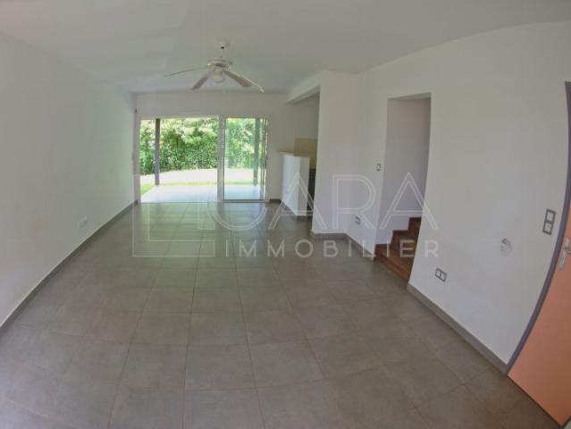 Location Appartement 3 pièces 82m² REMIRE MONTJOLY 97354