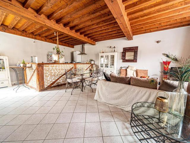 Location appartement 3 pièces 84.8 m² à Feillens 01570 6 703 €