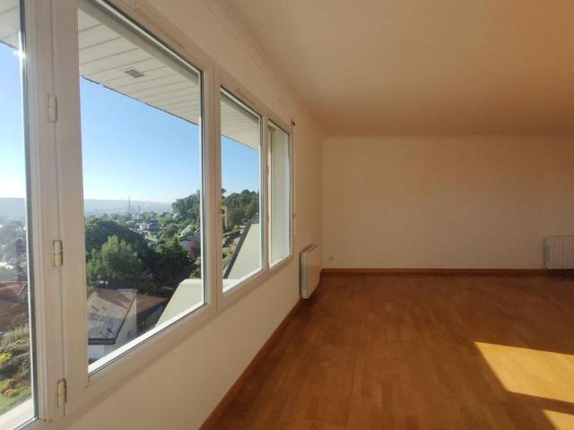 Location Appartement 3 pièces 85m² MONT ST AIGNAN 76130