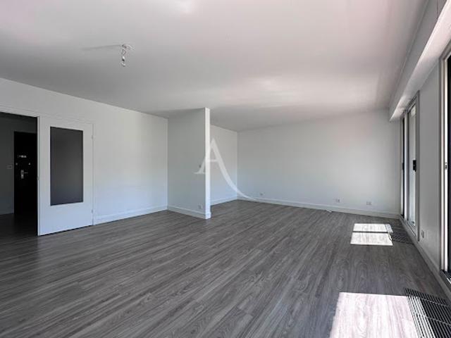 Location Appartement 3 pièces 86.86 m2 Reims