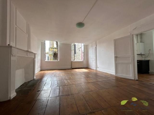 Location Appartement 3 pièces 86m² ST LEONARD DE NOBLAT 87400