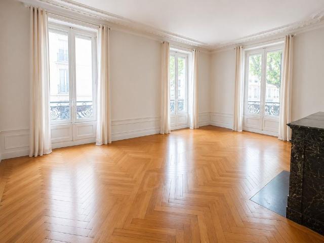 Location Appartement 3 pièces 89m² LYON 6ème