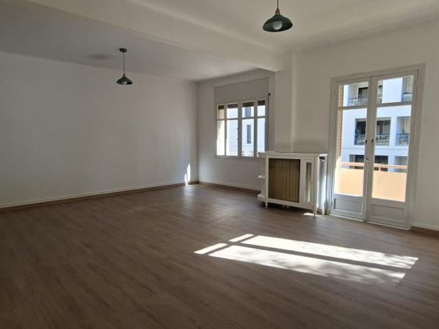 Location Appartement 3 pièces 93m² MARSEILLE 8ème