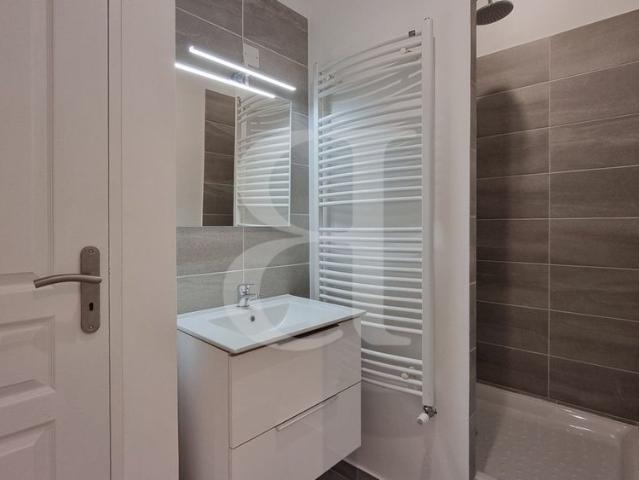 Location Appartement 3 pièces 90m² MAZAN 84380