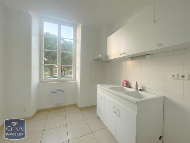 Location Appartement 3 pièces 92m² COUTRAS 33230