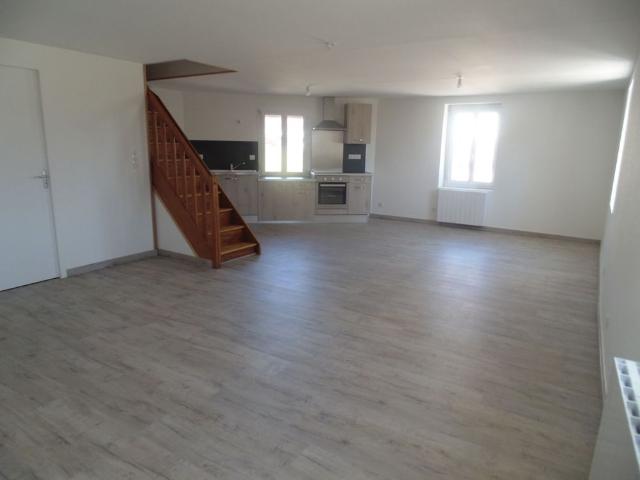 Location Appartement 3 pièces 92m² ST PAUL DE VARAX 01240