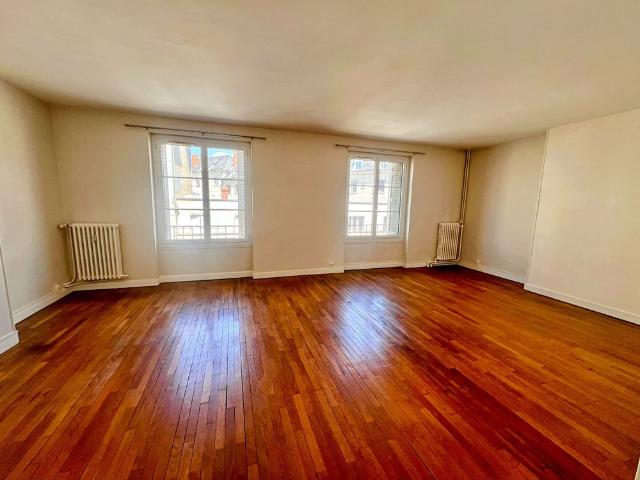 Location appartement 3 pièces, 94.00m², Orléans