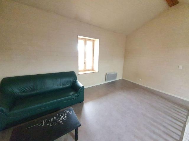 Location Appartement 3 pièces 94m² CHALAMONT 01320