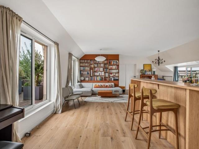 Location Appartement 3 pièces 98m² PARIS 9ème