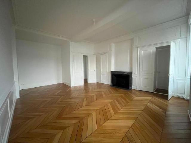 Location Appartement 3 pièces 113m² LYON 2ème
