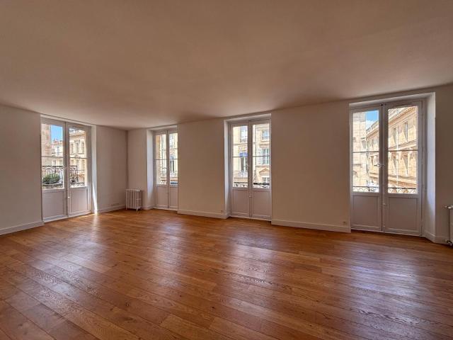 Location Appartement 3 pièces 125m² BORDEAUX 33000