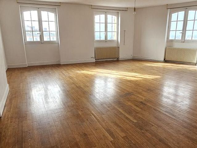 Location Appartement 3 pièces 159m²