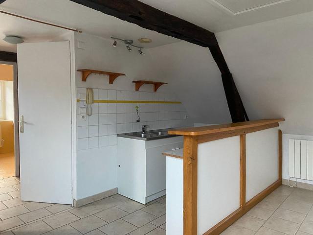 Location appartement 3 pièces, 28.00m², Romorantin Lanthenay