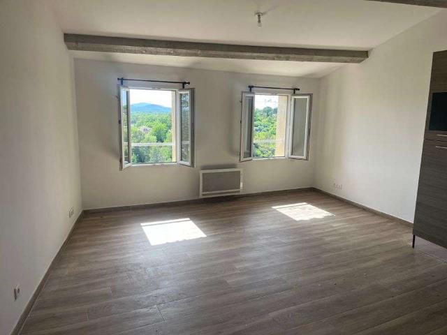 Location appartement 3 pièces La Verdière 83