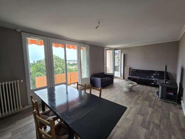 Location appartement 3 pièces Laval 53