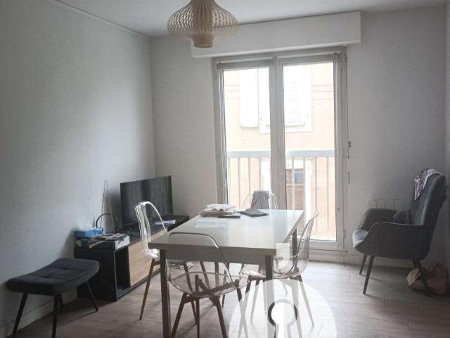 Location appartement 3 pièces Laval 53
