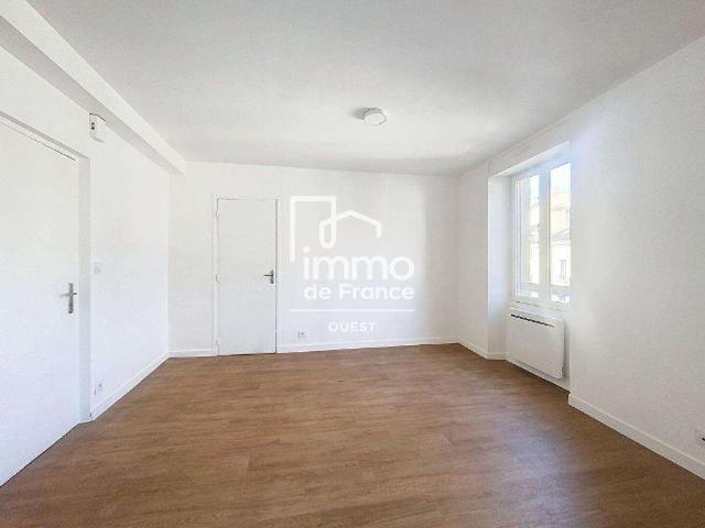 Location appartement 3 pièces Laval Centre Ville Cathédrale 53