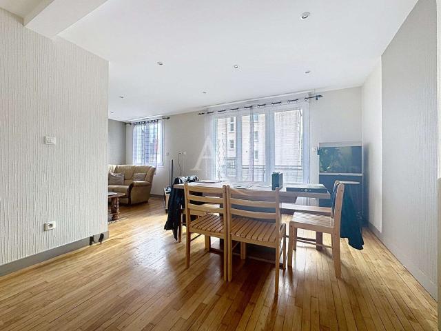 Location appartement 3 pièces Laval Hilard 53