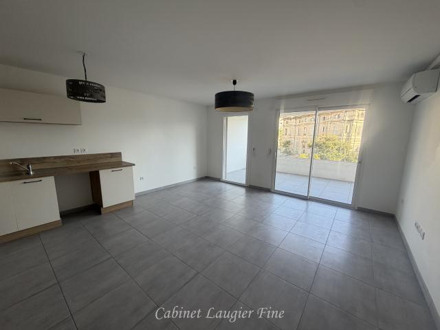 location appartement 3 pièces Marseille Ecole, commerce