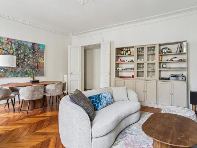 Location Appartement 3 pièces Meublé 104m² PARIS 8ème