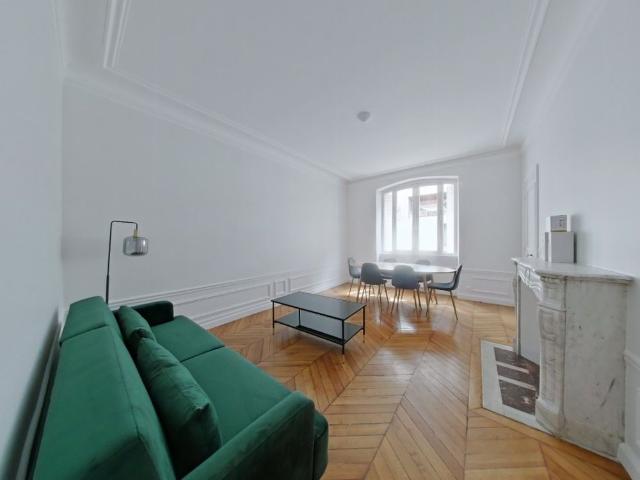 Location Appartement 3 pièces Meublé 77m² PARIS 16ème