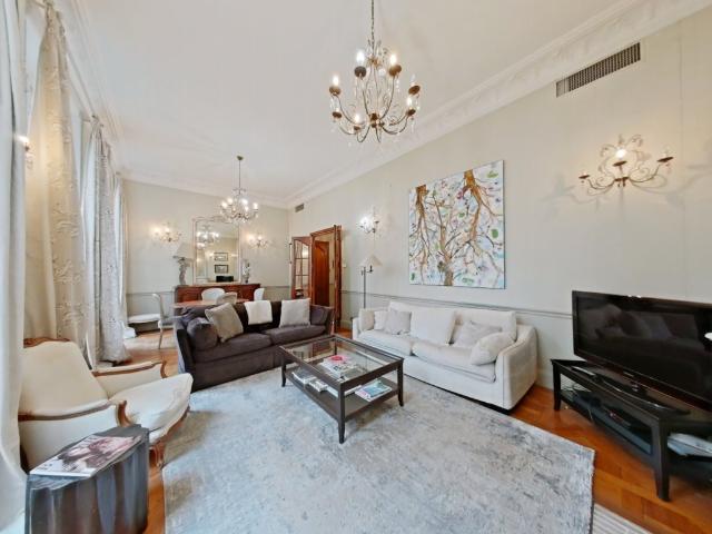 Location Appartement 3 pièces Meublé 98m² PARIS 6ème