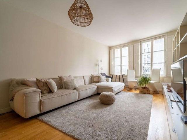 Location appartement 3 pièces Paris 2e 75