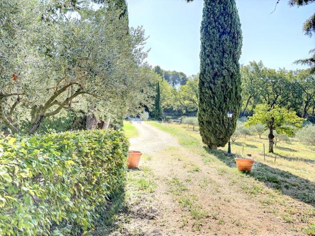 Location Appartement T3 dans vaste propriété à Lambesc 13