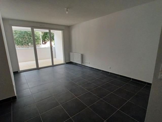 location Appartement T3 DE 57.2m² À NIMES