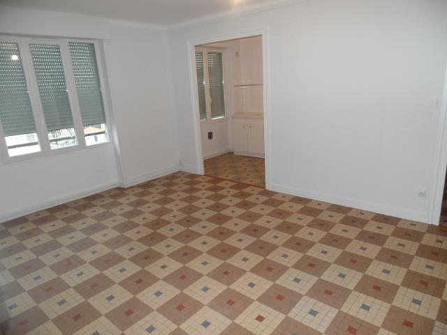 LOCATION APPARTEMENT T3 ENTIEREMENT RENOVE LYON 08 Lyon 4 – Croix Rousse – Superbe studio rénové 34 m² avec cachet