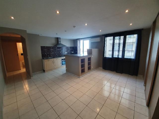 Location: appartement T1bis à PERPIGNAN Cours Palmarole