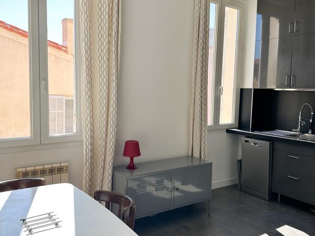 Location APPARTEMENT T2 13007 Quartier St Victor Meublé, cuisine équipée.