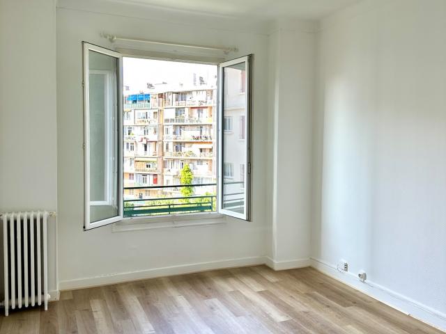 Location APPARTEMENT T2,MARSEILLE 13004,Rue des Orgues, proche place Sébastopol, Dernier étage, ascenseur, cave