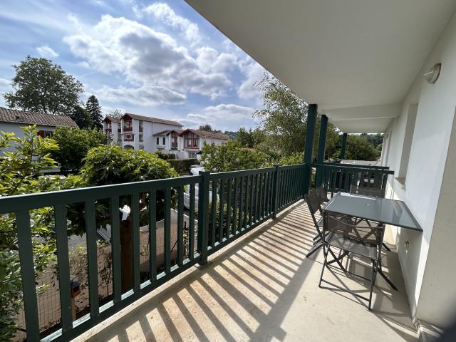 Location APPARTEMENT T2 MEUBLE AVEC TERRASSE ET PARKING | ERLEA IMMOBILIER