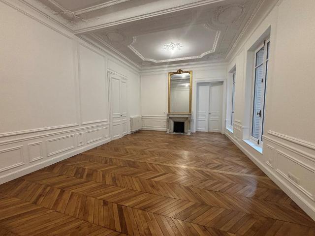 location Appartement T7 DE 189.4m² À PARIS