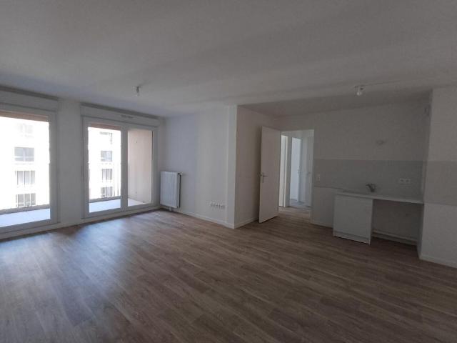 location Appartement T4 DE 76.5m² À BOBIGNY