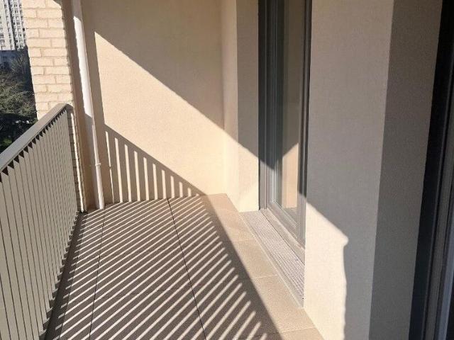 location Appartement T4 DE 76.6m² À BOBIGNY