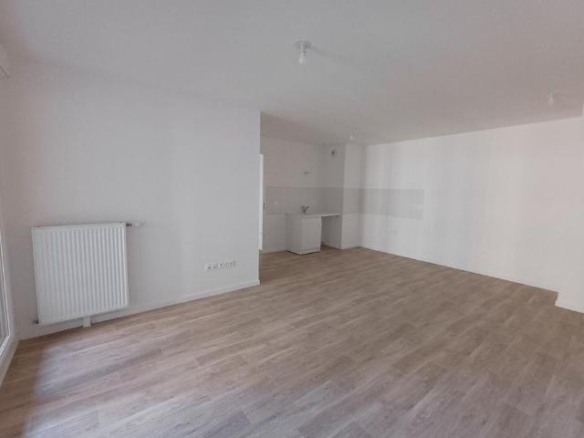 location Appartement T4 DE 76.9m² À BOBIGNY