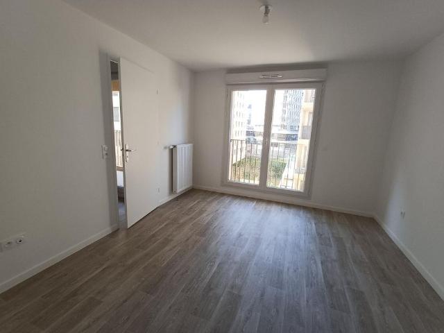 location Appartement T4 DE 80.9m² À BOBIGNY