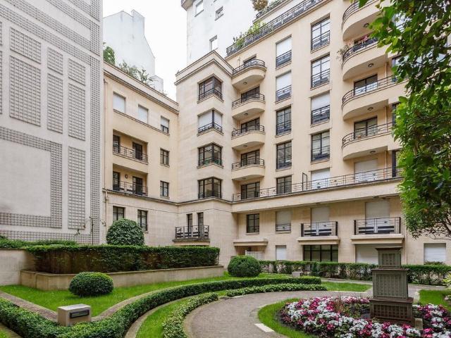 location Appartement T4 DE 93.22m² À PARIS