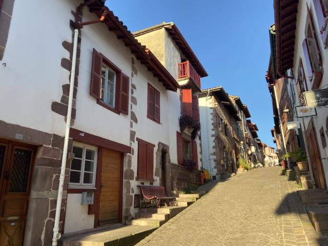 Location APPARTEMENT T4 EN TRIPLEX AU CENTRE DE SAINT JEAN PIED DE PORT | ERLEA IMMOBILIER