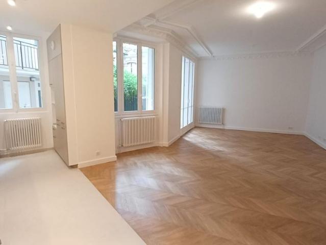 location Appartement T5 DE 143.16m² À PARIS 06