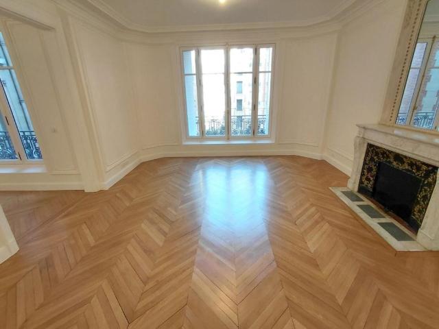 location Appartement T5 DE 151m² À PARIS