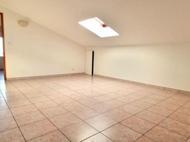 Location Appartement T 11, Borgo