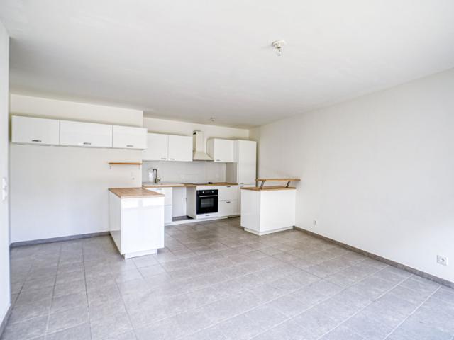 Location Appartement trois pices 65 m